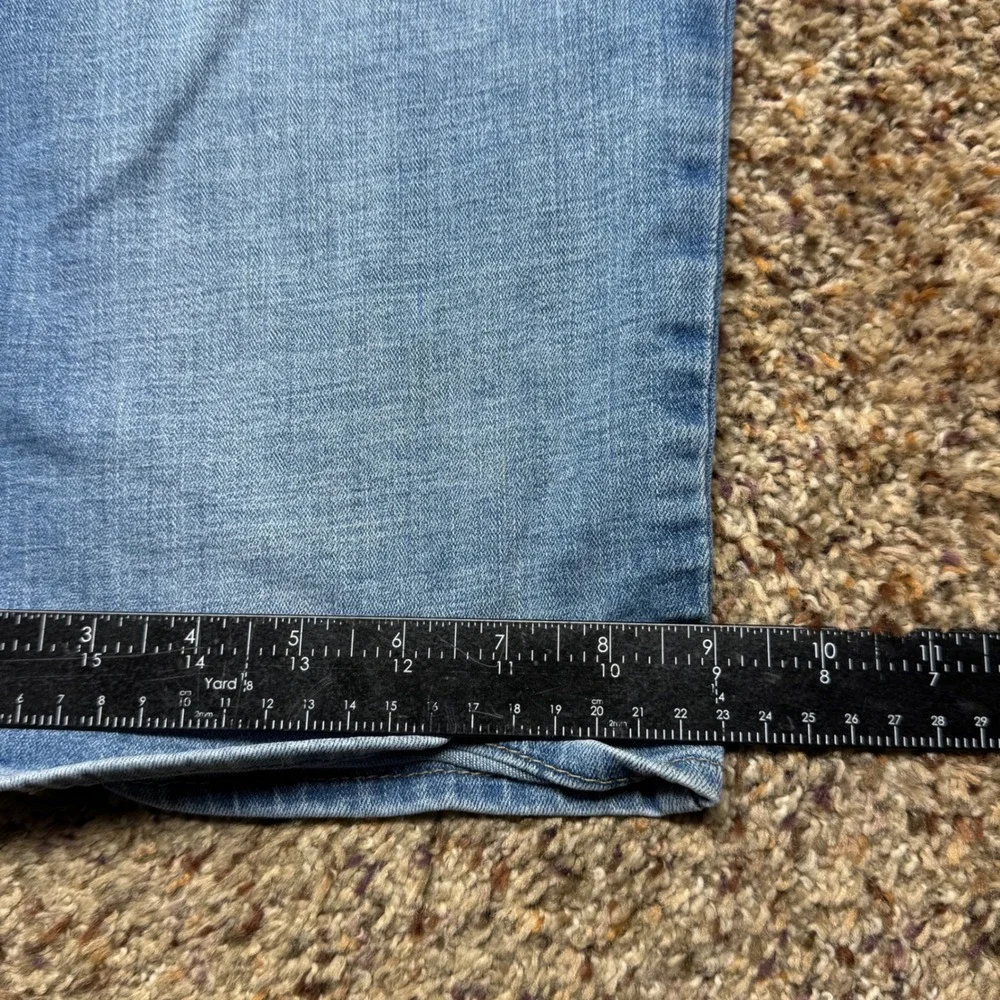 Levis Womens Blue Distressed Denim Bermuda‎ Shorts Size 31 Mid Rise Stretch